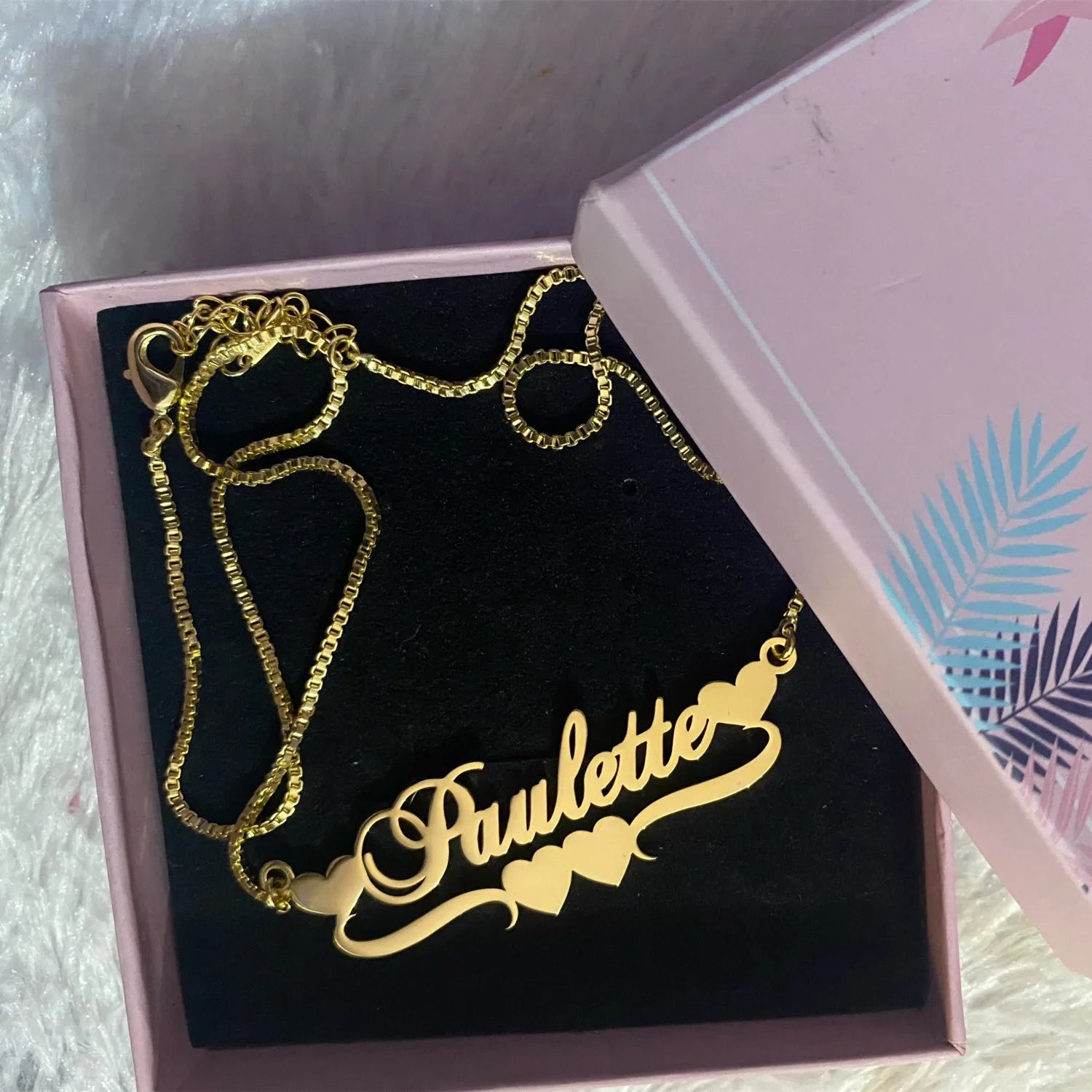💛 DOREMI Handmade Custom Name Necklace – Elegant Heart Statement Choker 💛
Express your individuality and elegance with this handmade personalized name necklace from DOREMI. Expertly crafted from high-quality stainless