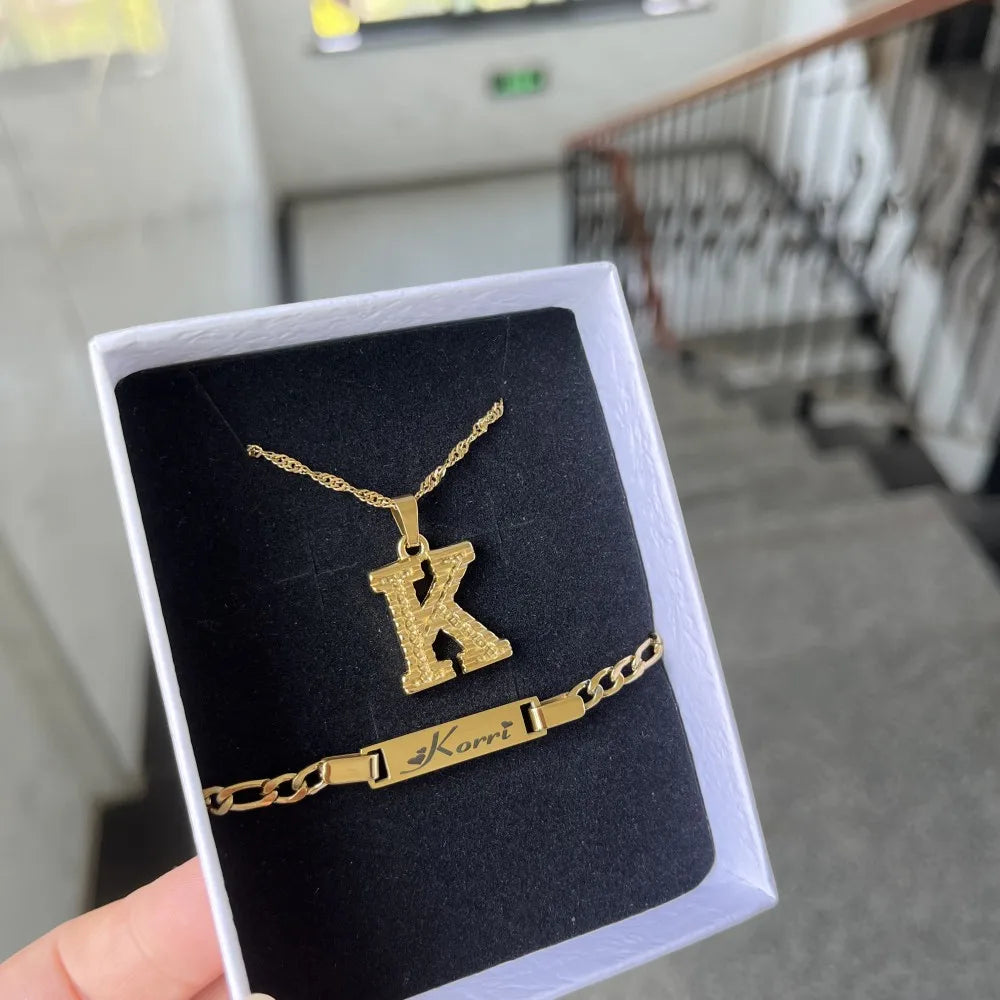 ✨ Personalized Custom Name Bracelet with Initial Pendant ✨
Make every moment special with this custom engraved name bracelet, beautifully designed with an initial letter charm for a personal touch. Crafted from high-quali