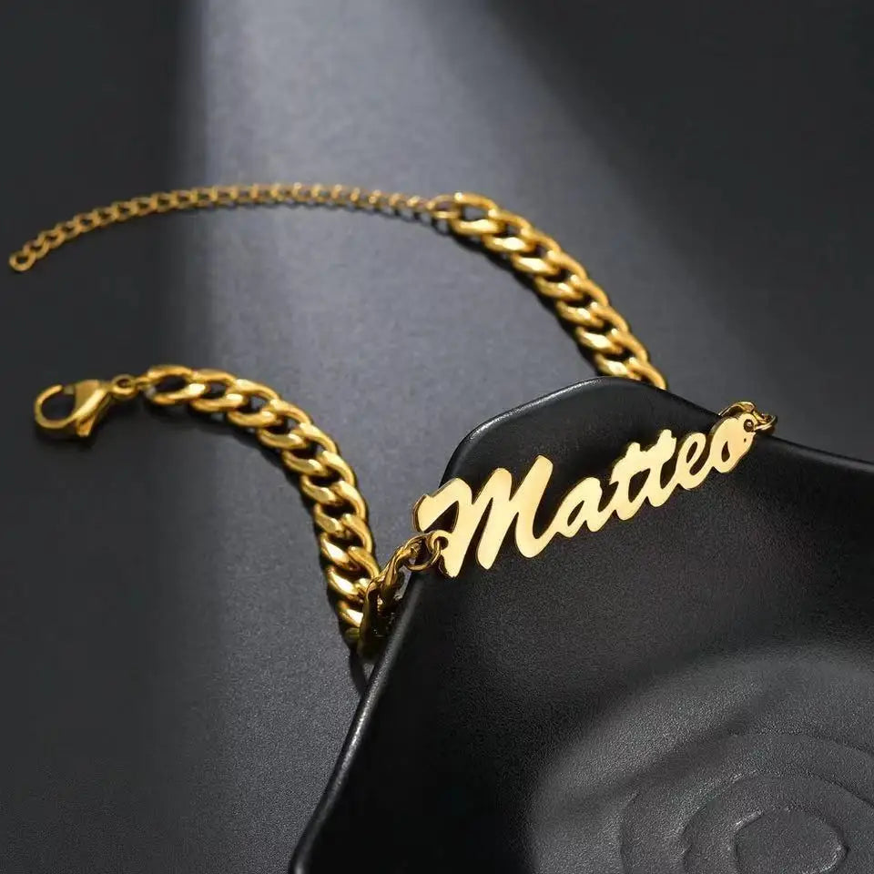 ✨ Personalized Custom Name Charm Bracelet for Women ✨
Express your unique style with this custom name Cuban link bracelet, crafted from high-quality stainless steel for lasting shine and durability. Designed for both wome
