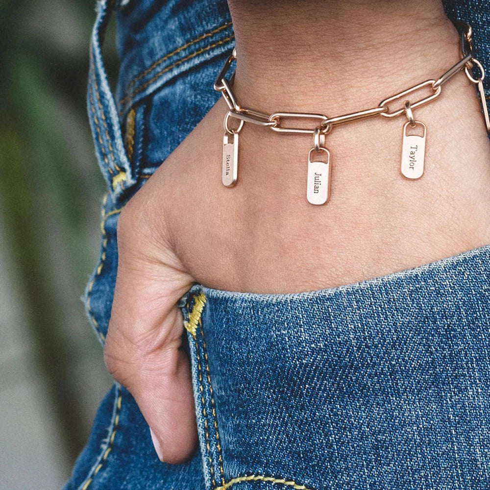 ✨ Personalized Rectangular Nameplate Bracelet ✨
Celebrate individuality and connection with this customizable rectangular bracelet, crafted from premium stainless steel for lasting shine and durability. Designed for both