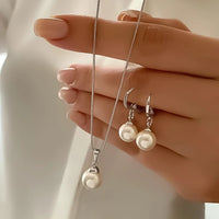 ✨ Elegant Imitation Pearl Jewelry Set for Women ✨
Add a touch of timeless beauty to your style with this vintage-inspired jewelry set, featuring a gold-tone chain necklace and matching earrings adorned with classic imitat