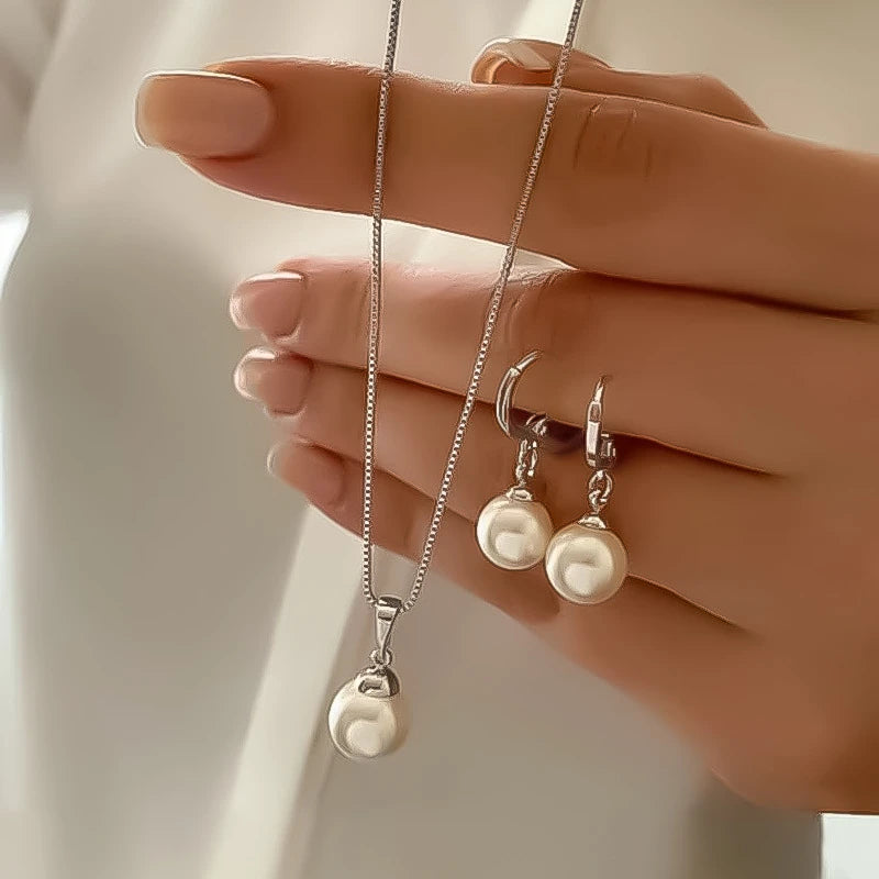 ✨ Elegant Imitation Pearl Jewelry Set for Women ✨
Add a touch of timeless beauty to your style with this vintage-inspired jewelry set, featuring a gold-tone chain necklace and matching earrings adorned with classic imitat