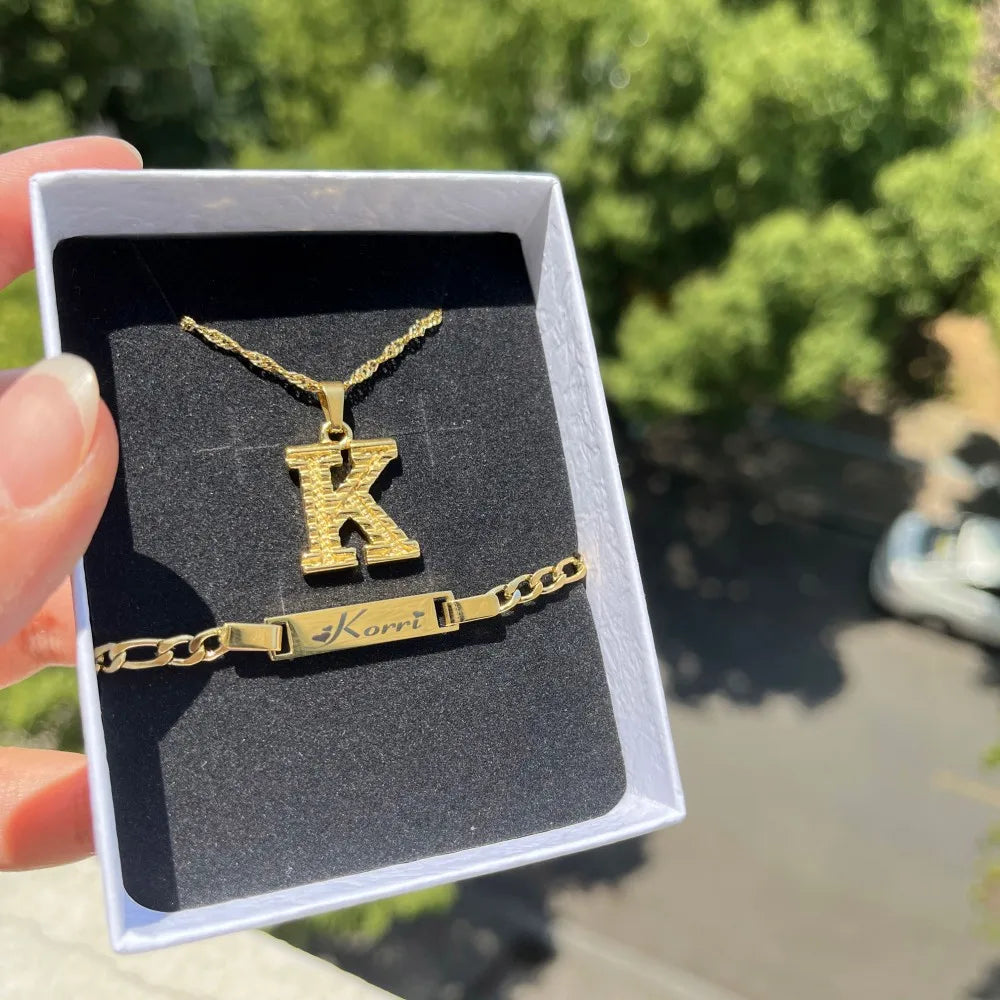 ✨ Personalized Custom Name Bracelet with Initial Pendant ✨
Make every moment special with this custom engraved name bracelet, beautifully designed with an initial letter charm for a personal touch. Crafted from high-quali