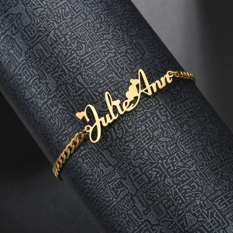 ✨ Personalized Custom Name Charm Bracelet for Women ✨
Express your unique style with this custom name Cuban link bracelet, crafted from high-quality stainless steel for lasting shine and durability. Designed for both wome