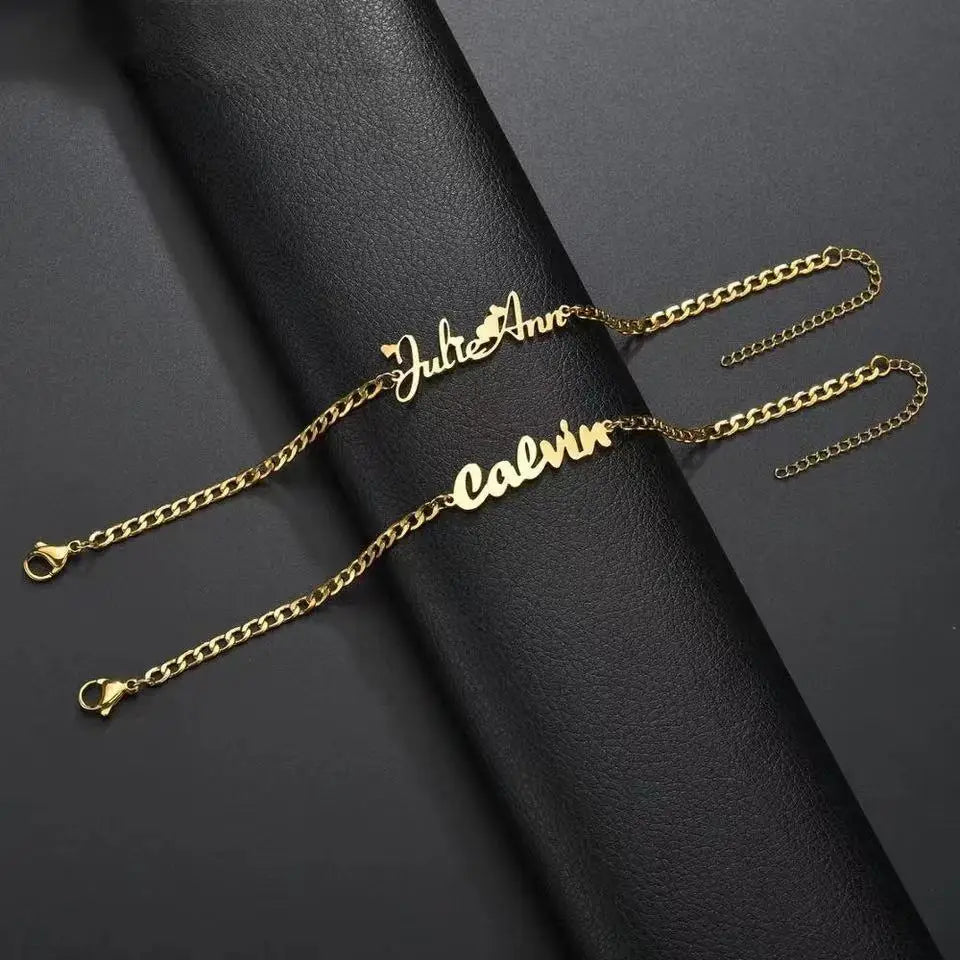 ✨ Personalized Custom Name Charm Bracelet for Women ✨
Express your unique style with this custom name Cuban link bracelet, crafted from high-quality stainless steel for lasting shine and durability. Designed for both wome