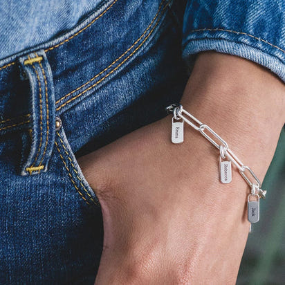 ✨ Personalized Rectangular Nameplate Bracelet ✨
Celebrate individuality and connection with this customizable rectangular bracelet, crafted from premium stainless steel for lasting shine and durability. Designed for both