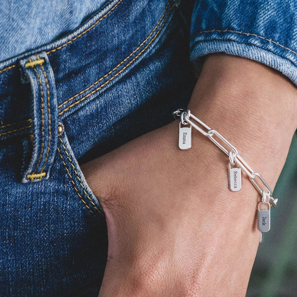 ✨ Personalized Rectangular Nameplate Bracelet ✨
Celebrate individuality and connection with this customizable rectangular bracelet, crafted from premium stainless steel for lasting shine and durability. Designed for both