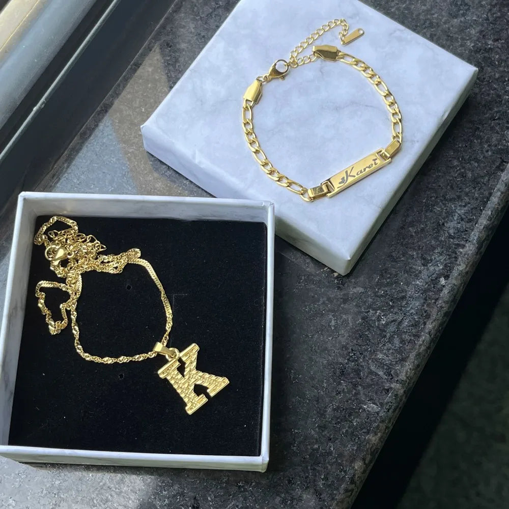 ✨ Personalized Custom Name Bracelet with Initial Pendant ✨
Make every moment special with this custom engraved name bracelet, beautifully designed with an initial letter charm for a personal touch. Crafted from high-quali