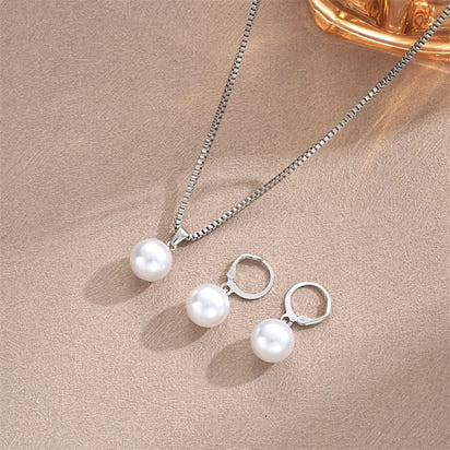 ✨ Elegant Imitation Pearl Jewelry Set for Women ✨
Add a touch of timeless beauty to your style with this vintage-inspired jewelry set, featuring a gold-tone chain necklace and matching earrings adorned with classic imitat