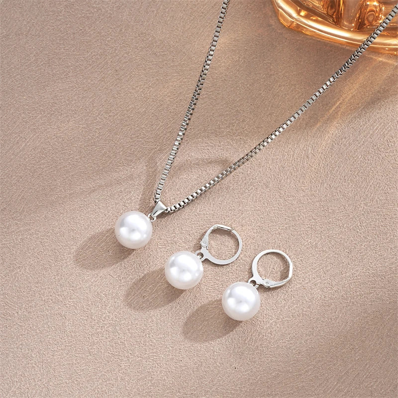 ✨ Elegant Imitation Pearl Jewelry Set for Women ✨
Add a touch of timeless beauty to your style with this vintage-inspired jewelry set, featuring a gold-tone chain necklace and matching earrings adorned with classic imitat