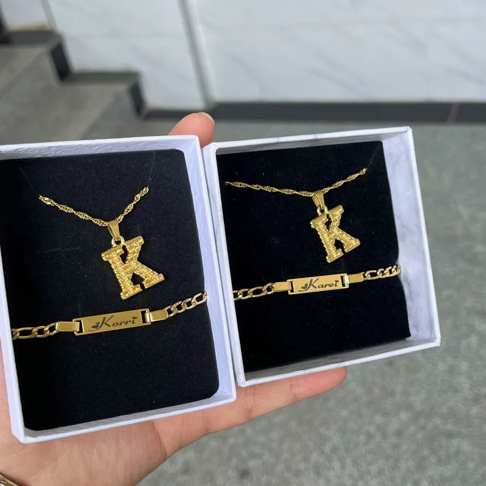 ✨ Personalized Custom Name Bracelet with Initial Pendant ✨
Make every moment special with this custom engraved name bracelet, beautifully designed with an initial letter charm for a personal touch. Crafted from high-quali